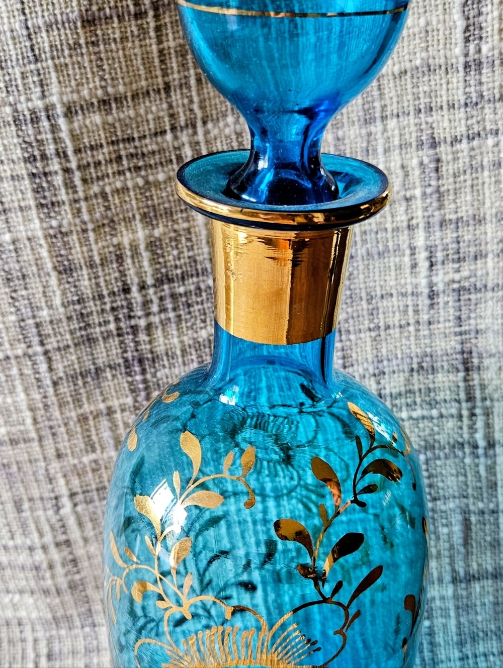 VINTAGE! Blue Glass Decanter, Gold Overlay, With 4 Blue Cordials| BEAUTIFUL Set! - Picture 4 of 4